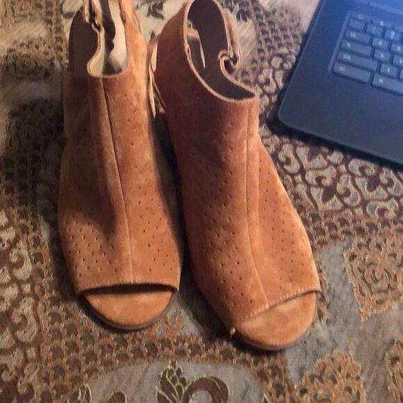 Franco Fortini size 9 suede wedges like new - Picture 2 of 5